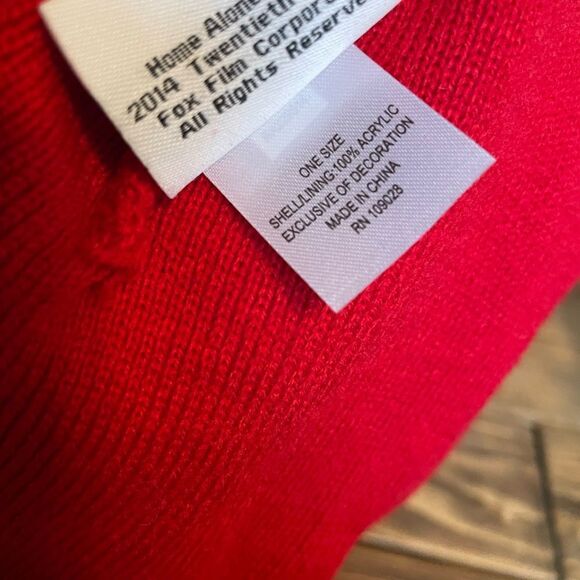 Home Alone Merry Christmas Ya Filthy Animal Adult Knit Pom Hat - Picture 11 of 11